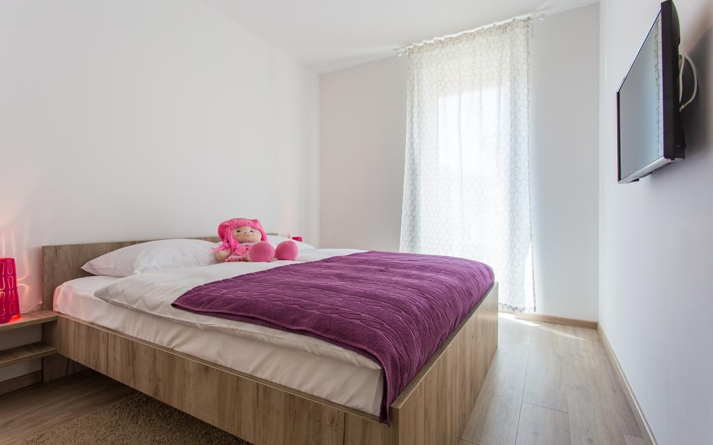 Apartments Viktorija Башка Екстер'єр фото