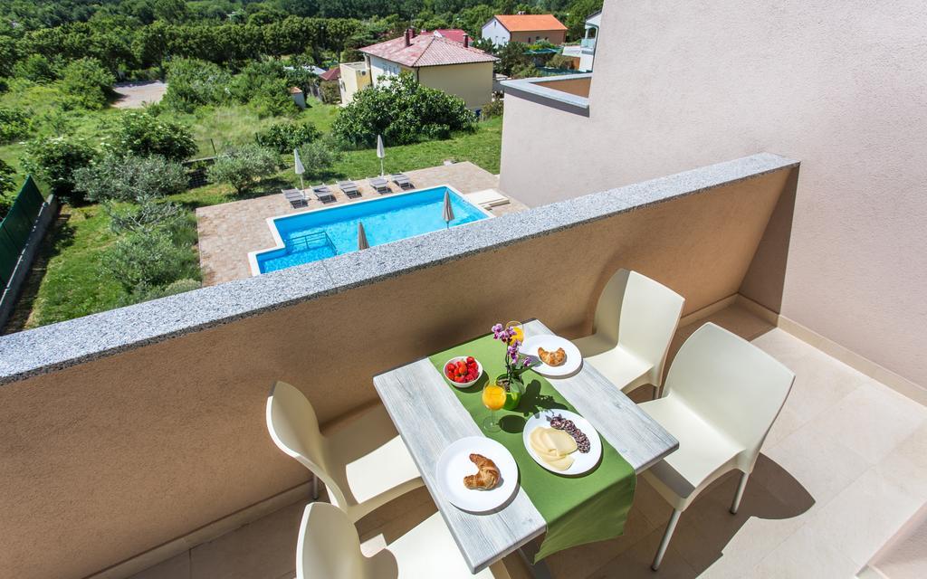 Apartments Viktorija Башка Екстер'єр фото